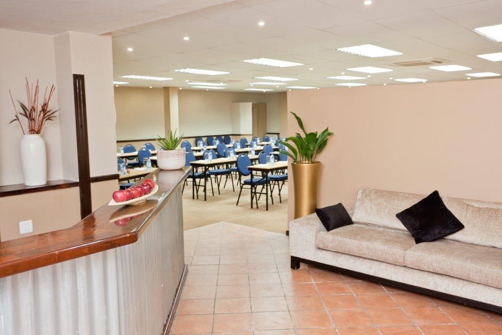 Oudtshoorn Inn Hotel Exterior photo